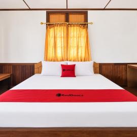 RedDoorz at Derawan Beach Cottage, hotel in Derawan Islands