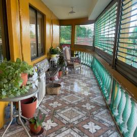 Edna's GuestHouse, hotel in Siquirres