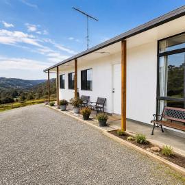 The Aurora House - BBQ Firepit Stargazing, hotel in Tea Tree