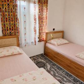 Maysara Homestay, Sentob village, hotelli kohteessa Tadzhimi
