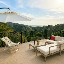 Amazing Spanish Casa with Sea View, 30 min from Málaga, hotel in Moclinejo