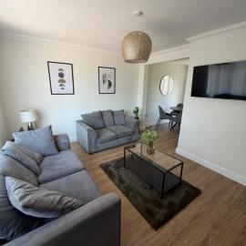 Renovated 3 Bed Home 4 Beds Parking for 2 Vans i54 M54 M6 & Wolverhampton