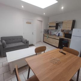 Studio-Cosy 17-18-19 Centre Bourbourg, hotel in Bourbourg