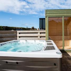 Hart Lodge Luxury home, Hottub Sauna & Games bar, Hotel in Partry