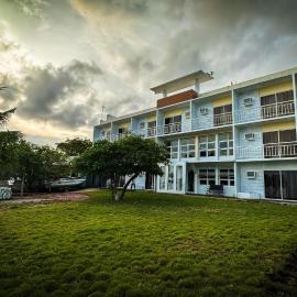 Dapdap Shorelines Beachfront Villa, hotel in Camotes Islands