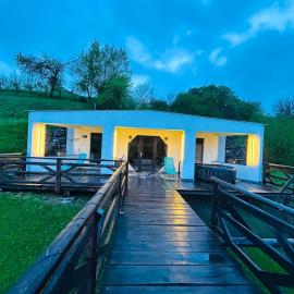 Hobbitul lui Maș, hotel en Valea lui Maş