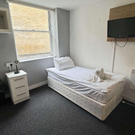 Modern Central Coventry Budget Single Studio