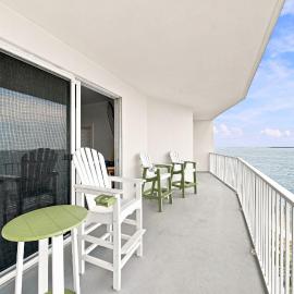 7th Floor Waterfront Harbor Pointe Retreat