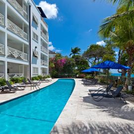 Romantic Beachfront Condo - Waterside 402, hotell i Saint James