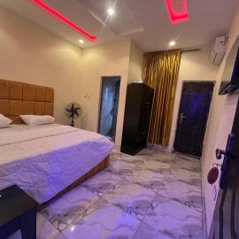 Etsuko hotel and suites world city, hotel u gradu Atan
