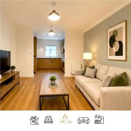 2 Bed I 2 Bath I Nearby RAF I Wi-Fi I Parking