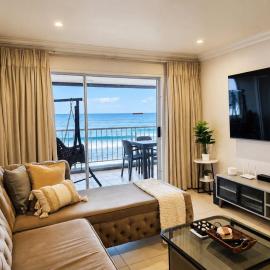 THE VIEW Luxury Beachfront Apartment in Umdloti, Hotel in Umdloti