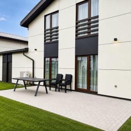 Modern Family Home Close to Kalngale Beach, hotel din Kalngale