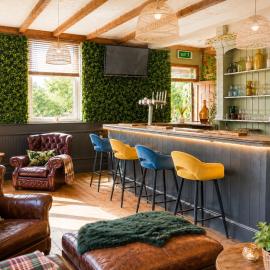 Private Pub-Group Stays Brecon Beacons Alderfalls, hotel u gradu 'Neath'