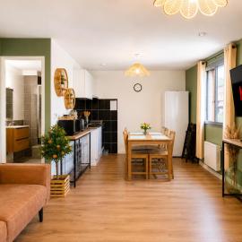 3 Chambres - Parking gratuit - Métro 100m - Lille 20min - Le Montesquieu, hotel in Roubaix