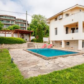 Villa Makou