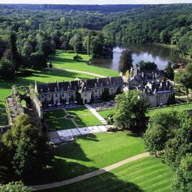 Abbaye Des Vaux-De-Cernay, מלון בCernay-la-Ville