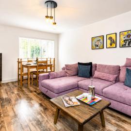 Open Mind Property - Hot Tub Retreat Sleeps 9