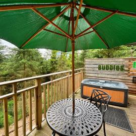 Catkin Lodge with Hot Tub: Cupar şehrinde bir otel