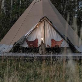 Beautiful Creekside Tipi on an Incredible Farm for a Memorable Glamping Experience in Bozeman, Montana, hotel em Bozeman