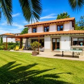 Villa Costa Cue, hotel a Cue