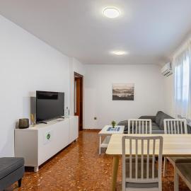Piso grande de 120 m2, a 15' de la playa en coche