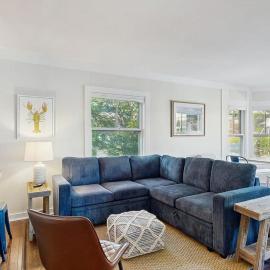 Walk to Ferry & Beach from Central OB Condo, hotel en Oak Bluffs