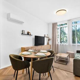 Large Family Apartment for 6 - AC & Garage
