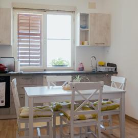 Apartma Severada, hotel i Pobegi