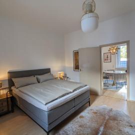 Helle Altbauwohnung mit Charme