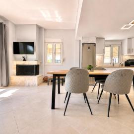 Coastal Escape - Modern 2BR Maisonette by ΜΡS, hotel Káto Almiríben