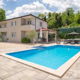 Villa VinisTerra Family-Friendly with Pool,Jacuzzi, hotel i Zmijavci