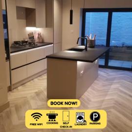 London 2BR Retreat with Free Parking & City Access