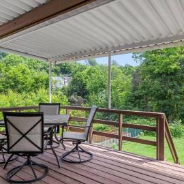 Mount Washington Home with Private Deck Sleeps 16