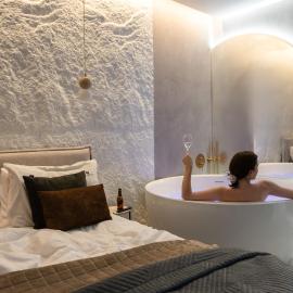Gatsby - Private Spa Apartment with Sauna and Jacuzzi in the room by Lion Apartments