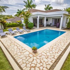 Private Pool Villa in Hispaniola Residencial