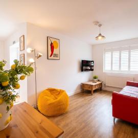 Family Flat in Hythe, Garden Patio & Parking
