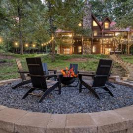 Sleeps 10, Hot Tub, Games, Dog Friendly, 5-min to Lake