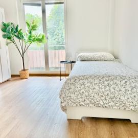 Stylish 3 Bedroom Apartment with Balcony Near Airport