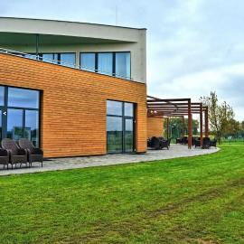 Hotel Golf Jezera, hotell i Ostrožská Nová Ves