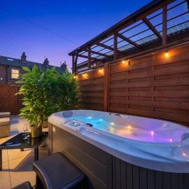 Mayfield 98 Stylish Townhouse with Hot Tub, ξενοδοχείο σε Harrogate