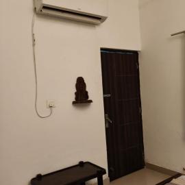 Radha Raman Kunj 3BHK Villa near prem mandir, hotel i Vrindavan