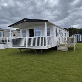 Lovely 6 berth caravan at Broadland Sands Holiday Park in Suffolk ref 20275BS