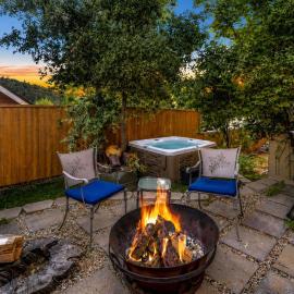 Julian Mini-Resort Compound Hot Tub Fire Pit BBQ