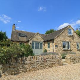 12 Manor Farm Close, hotel in Kingham