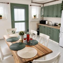 Apartmán JT، فندق في Dobšice
