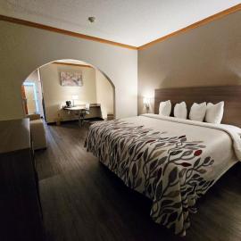 Red Roof Inn & Suites Hinesville Renovated with breakfast โรงแรมในไฮน์สวิลล์