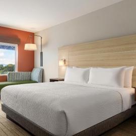 Holiday Inn Express & Suites - Staunton by IHG、スタントンのホテル