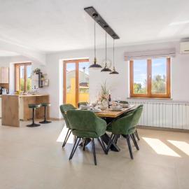 Double D Modern Family Apartment near Koper - Happy Rentals, hotel em Koper