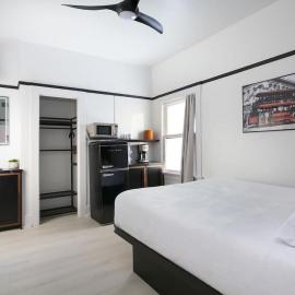 Private suite Retreat Kitchenette & Fast WiFi